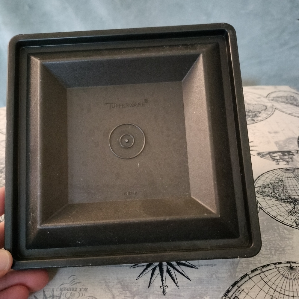 5 Vintage Tupperware containers